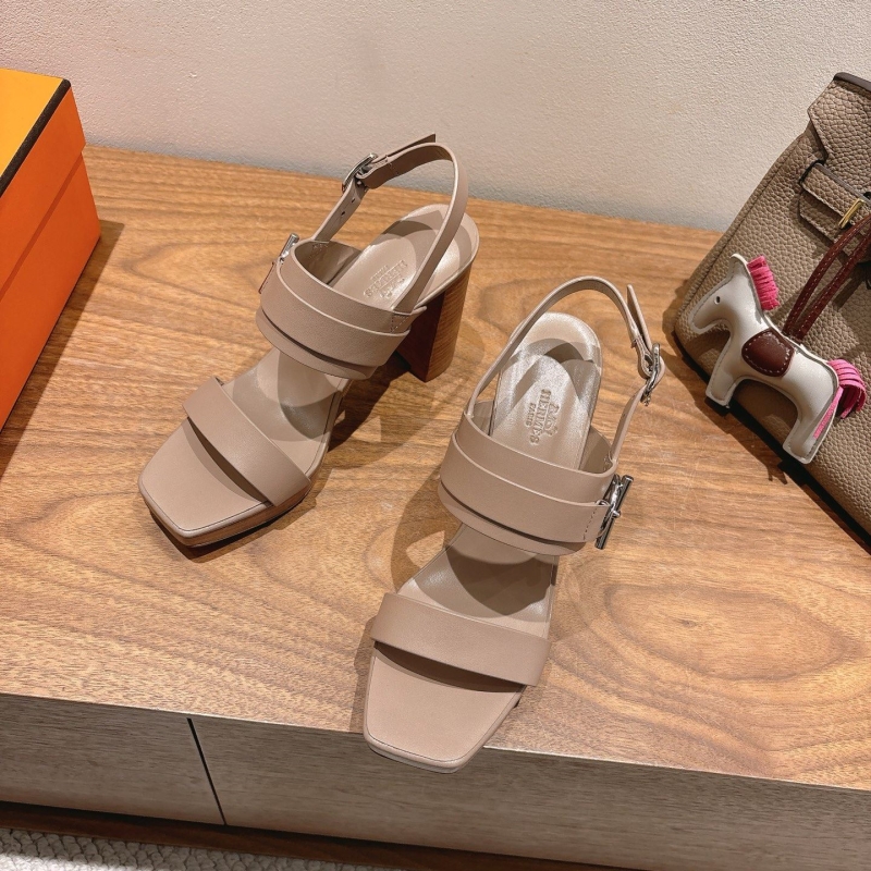 H**me5 sandals